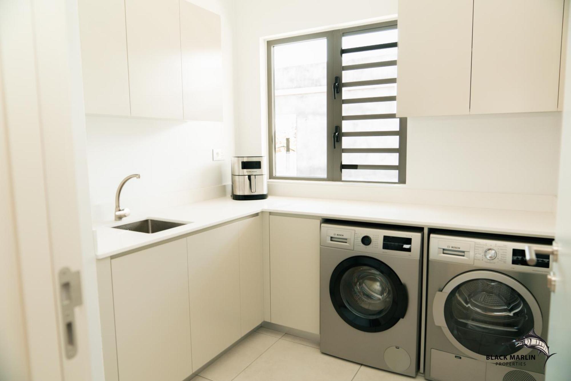 Black Marlin Apartments Pereybere Beach Екстериор снимка