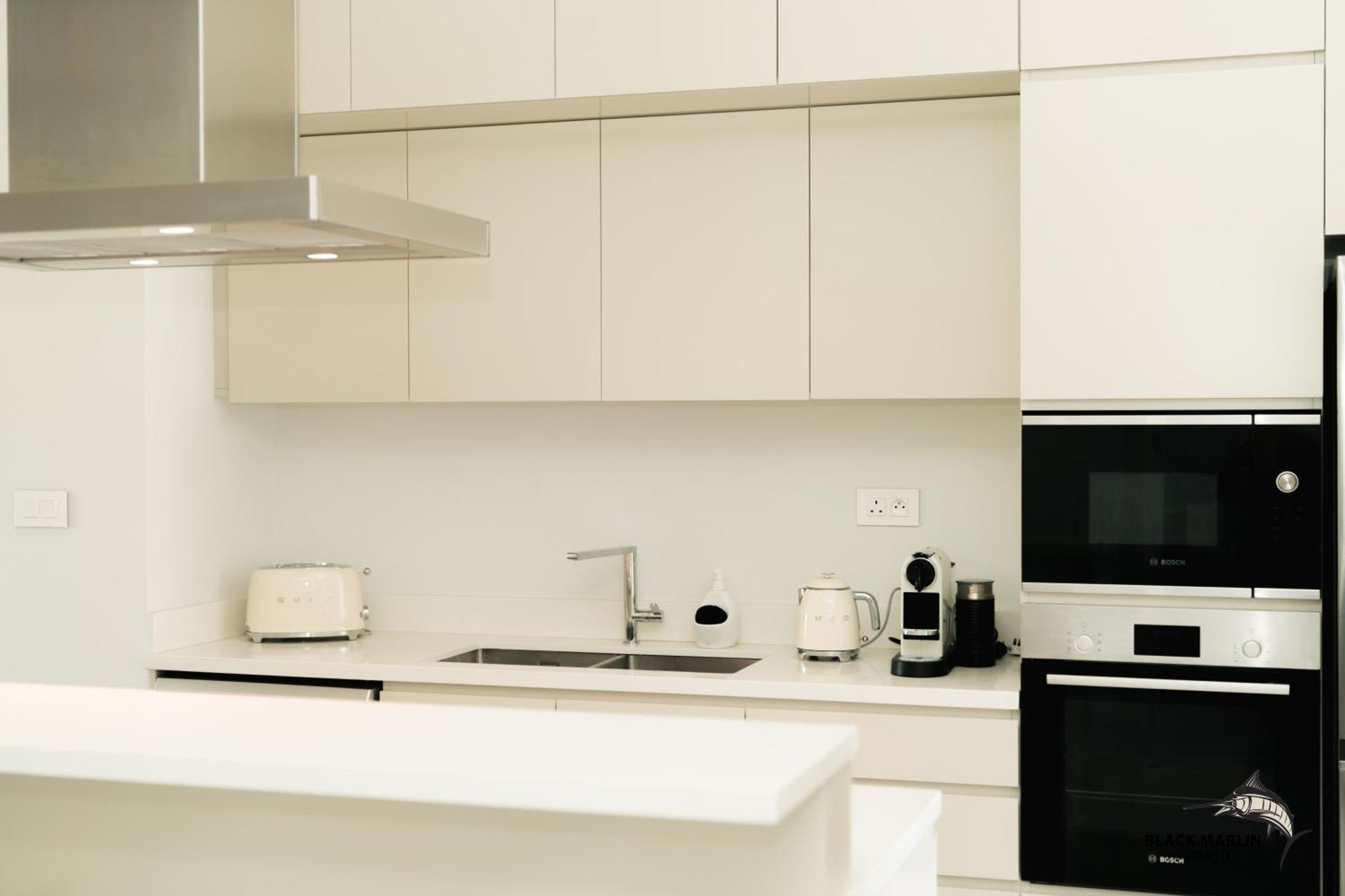 Black Marlin Apartments Pereybere Beach Екстериор снимка